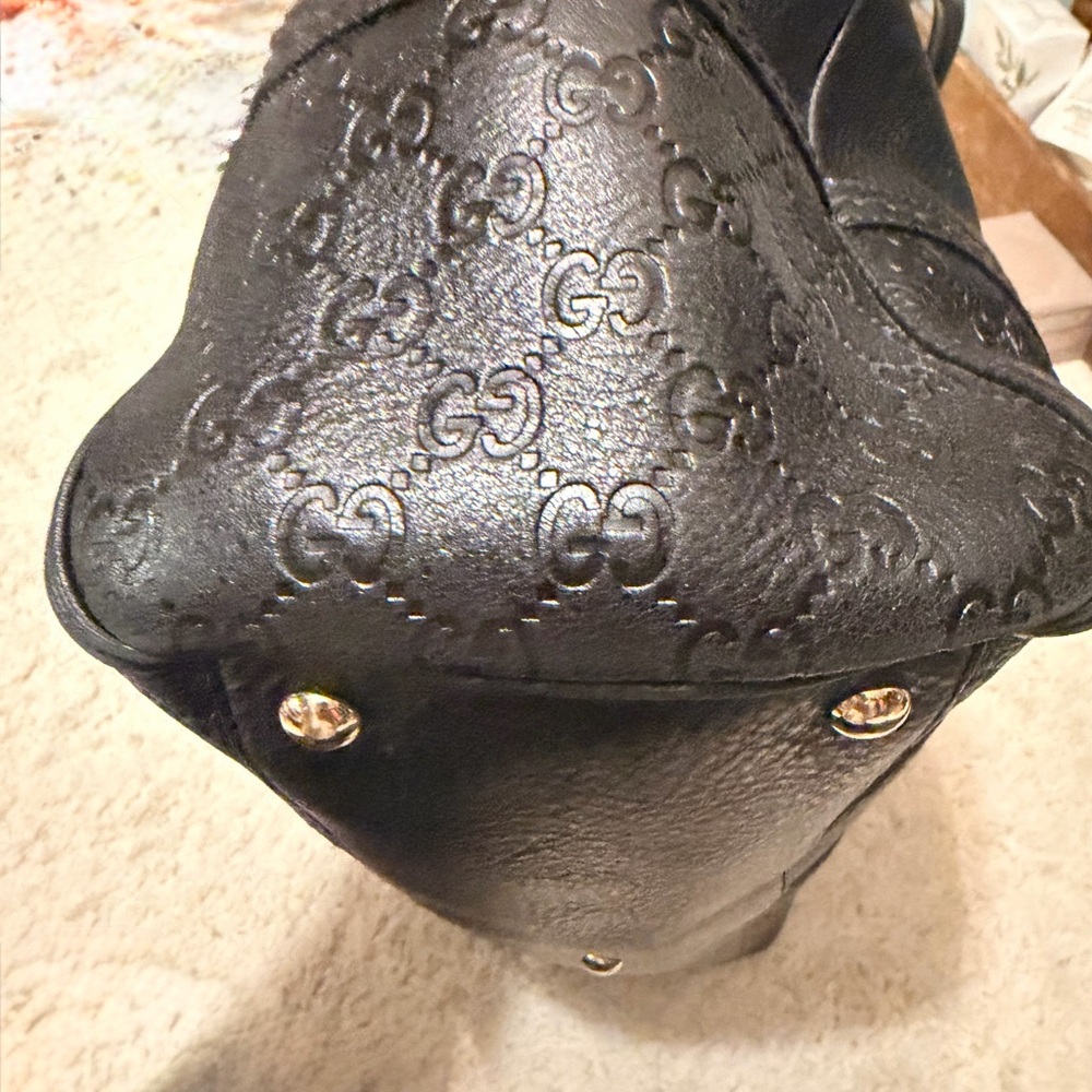 Authentic Gucci large leather tote with Guccissima embossed details. - Picture 10 of 15